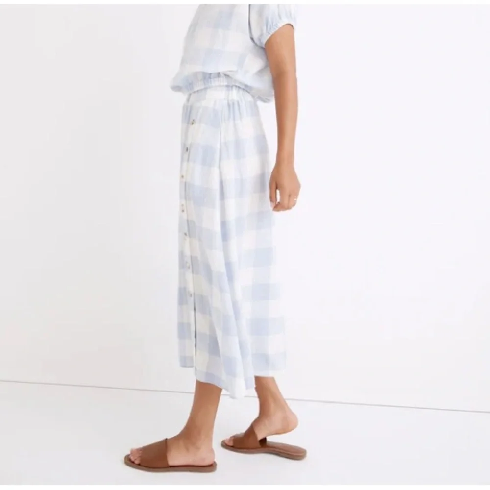 Madewell Linen-Blend Side-Button Midi Skirt in Gingham Check - Picture 3 of 12